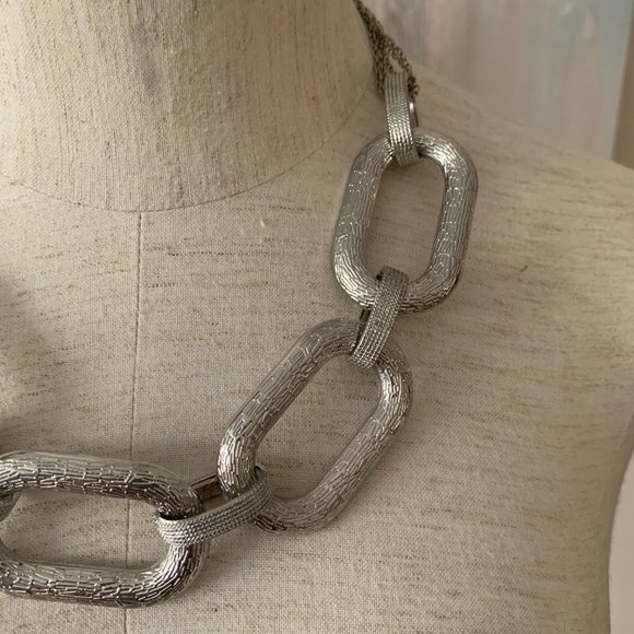 Silver colored large chain necklace - Picture 3 of 5